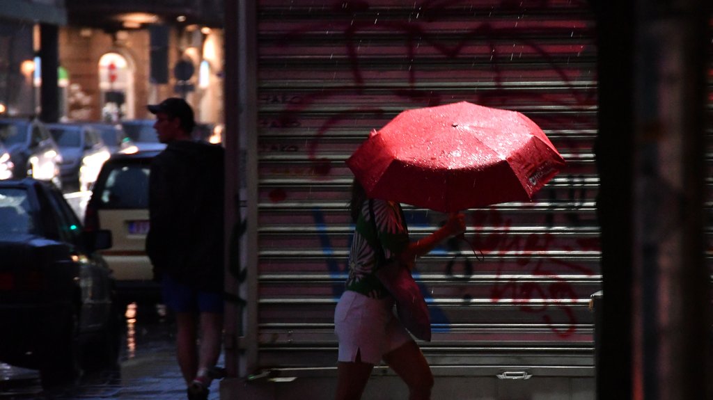 Upozorenje RHMZ-a: Gde se noćas očekuje nevreme i jak vetar