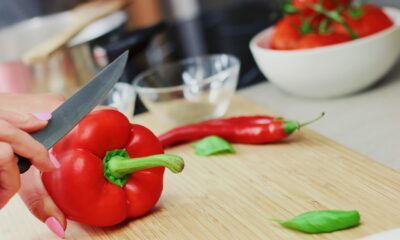 Dva brza trika za ljuštenje paprika olakšavaju pripremu ajvara