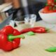 Dva brza trika za ljuštenje paprika olakšavaju pripremu ajvara