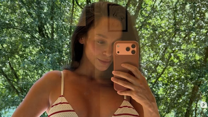 EDITA PROMENILA PLANOVE POSLE POROĐAJA: Pevačica otkrila da nastavlja sa mama sadržajem, podrška fanova usledila odmah (FOTO)