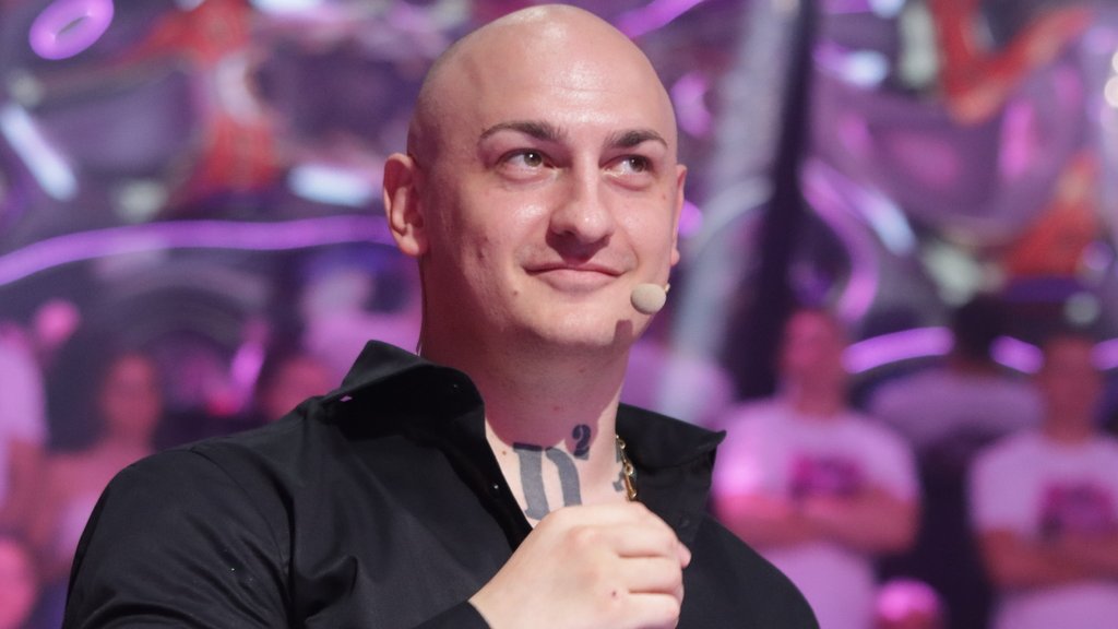 NAJZABAVNIJE SVAĐE I SMEH U PINKOVIM ZVEZDAMA: Dragomir Despić Desingerica obeležio sezonu svojim viralnim momentima (VIDEO) – najzabavniji momenti u Pinkovim zvezdama