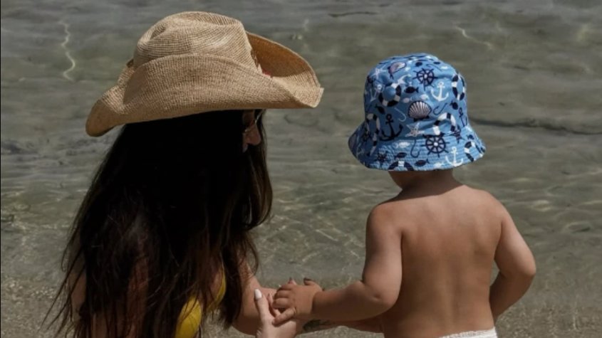 KO BI OČEKIVAO OVAKVU SLIKU SA PLAŽE: Katarina Živković uživa sa sinom Stefanom, zajednički trenuci oduševili pratioce (FOTO)
