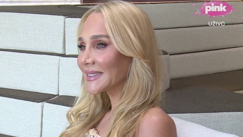 KO BI REKAO DA IH ŽIVOT SPOJI: Jovana Mišković kao devojčica upoznala Breda Pita zahvaljujući ocu Božidaru Nikoliću (FOTO) – tamna strana Sunca