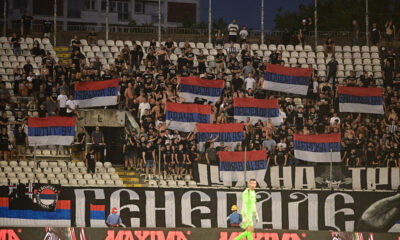 Navijači Partizana i OFK Beograda zajedno odali počast Ratku Mladiću: Transparenti i baklje na stadionu – Partizan OFK Beograd utakmica