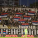 Navijači Partizana i OFK Beograda zajedno odali počast Ratku Mladiću: Transparenti i baklje na stadionu – Partizan OFK Beograd utakmica