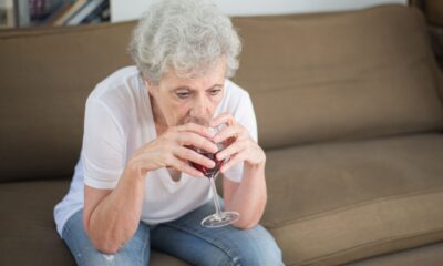 Redovno konzumiranje alkohola povećava rizik od raka kod žena posle 60.