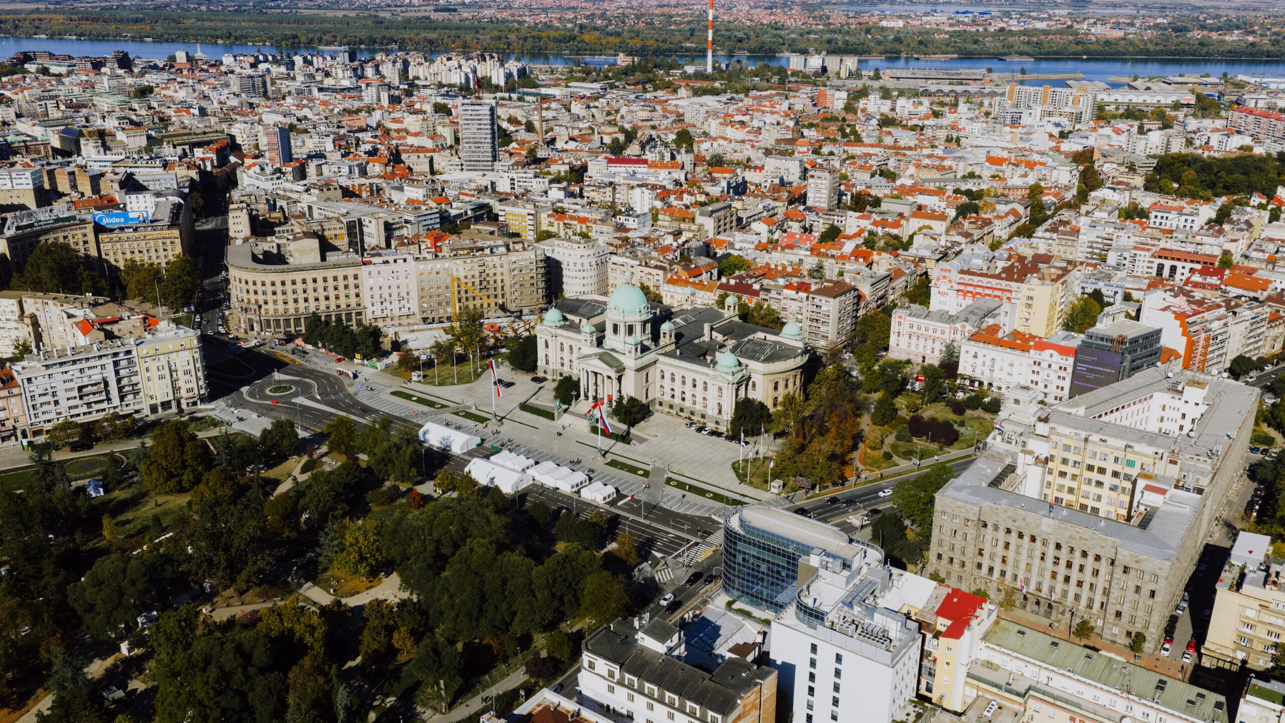 Budžet Srbije rebalansiran: Rashodi rastu na 2.527 milijardi dinara i deficit 3,5% BDP-a – rebalans budžeta Srbije