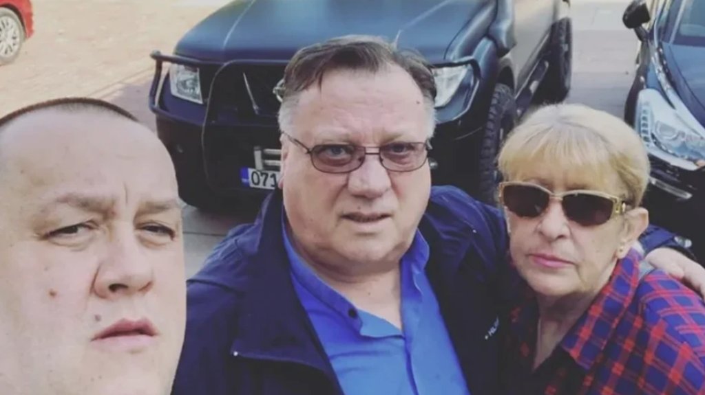 EMOTIVNI TRENUCI DINA BEŠLIĆA: Objavio fotografiju sa pokojnom majkom i podelio snažnu poruku (FOTO) – Dino Bešlić objava