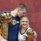 KAKO JE ODLUKA VLADA IZ MAGLA BENDA IZAZVALA PAŽNJU: Aleksandar Sofronijević zapevao na svadbi Nikole Jokića (FOTO) – svadba Nikole Jokića