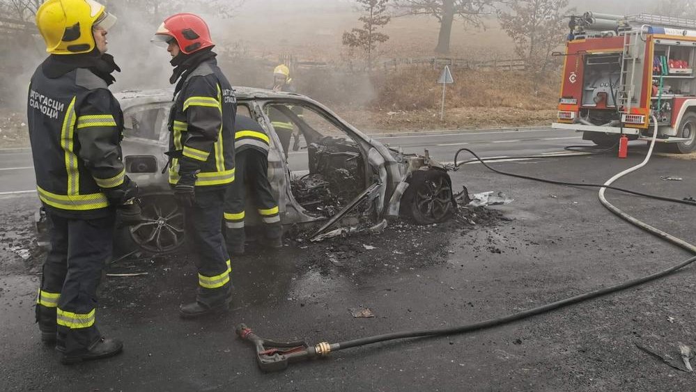 Požar zahvatio automobil u Novom Sadu: Brza intervencija sprečila veće posledice – požar na automobilu u Novom Sadu