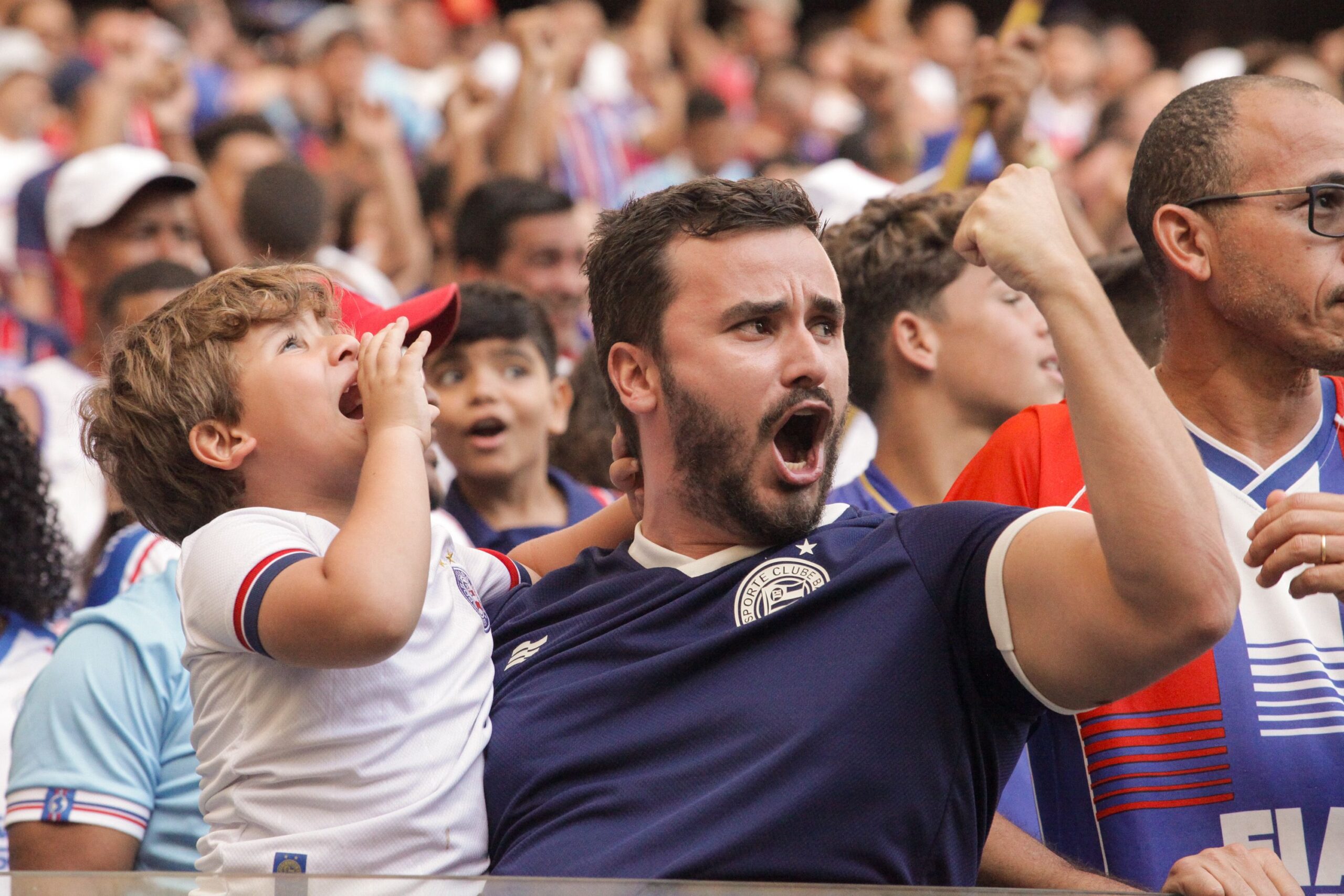 Torcida zapalila transparent navijača Sparte: Reakcija na podršku Ratku Mladiću