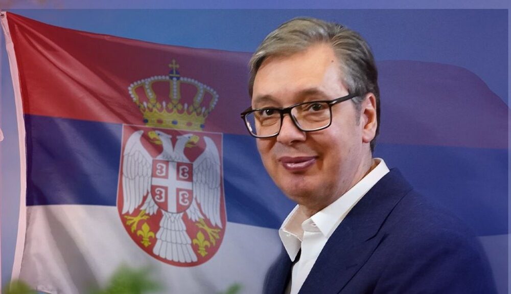 Aleksandar Vučić ispred policijskog kordona tokom protesta na Trgu republike