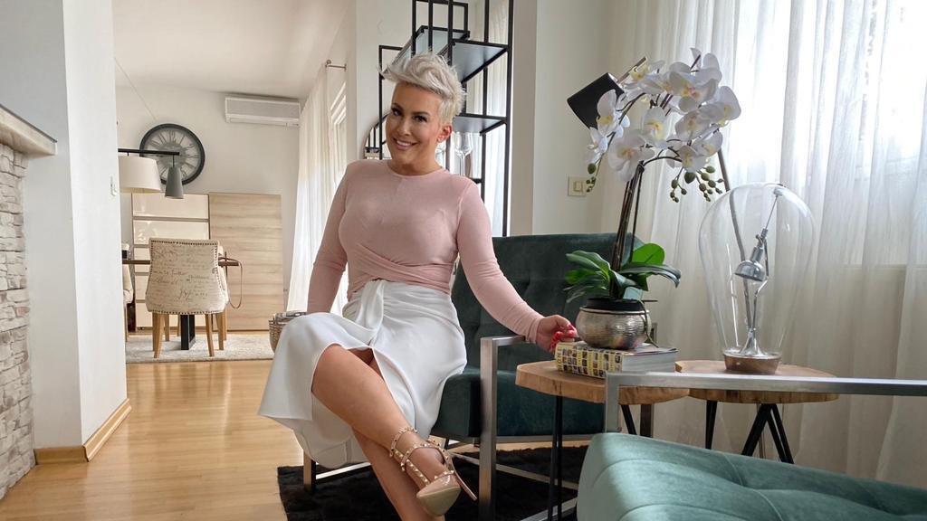 NEOBIČAN POČETAK, VELIKI USPEH: Indira Levak od svirki na groblju do vrha estrade (FOTO)