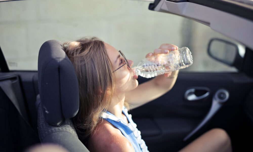 Da li voda iz flaše u vrelom automobilu može biti štetna
