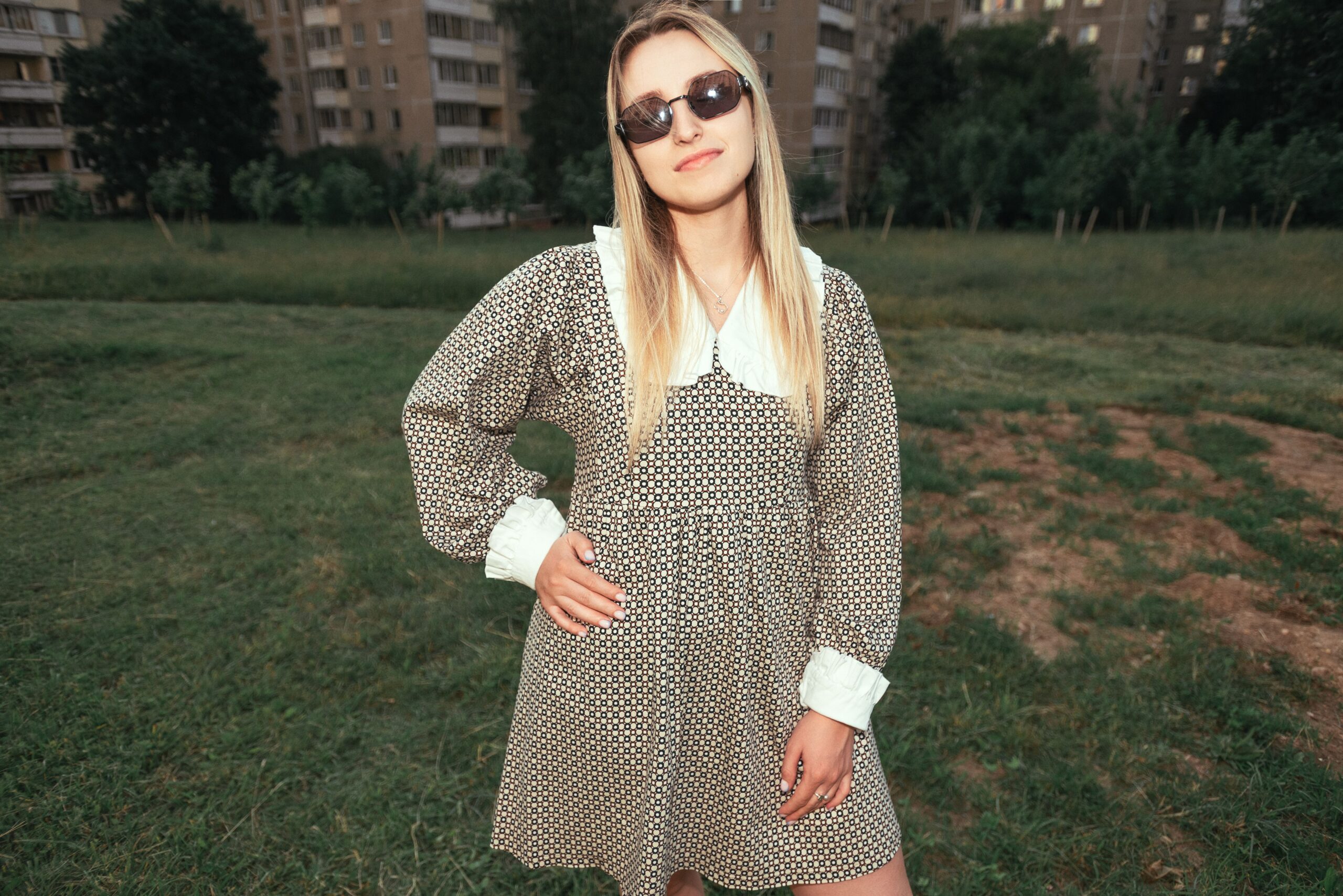 Farmerke inspirisane devedesetim vraćaju se kao jesenji modni hit – farmerke moda jesen