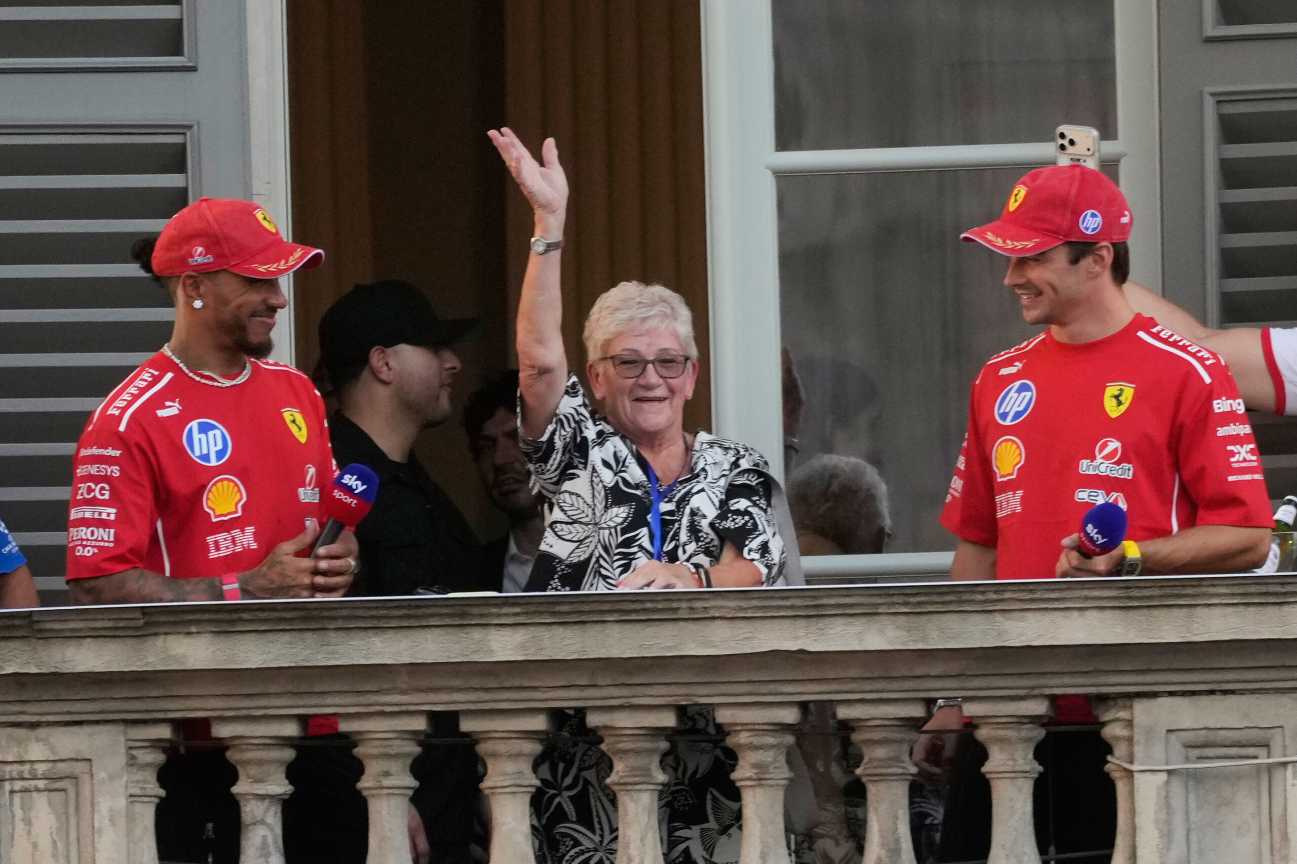 Luis Hamilton: 'Mogu biti prvi crni vozač koji pobeđuje za Ferrari u Monci'