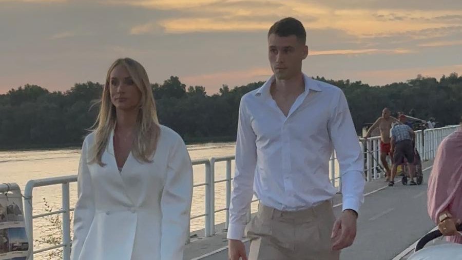 PORODIČNI TRENUTAK KOJI JE PRIVUKAO PAŽNJU: Mario Nakić na slavlju sa suprugom i sinom Aleksandre Prijović (FOTO)