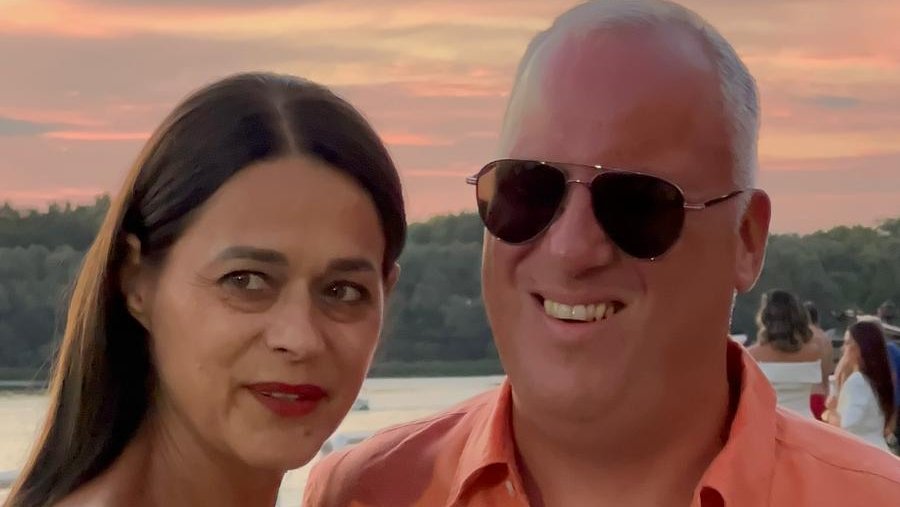 SAŠA MATIĆ OTVORIO DUŠU NA SLAVLJU PRIJOVIĆKE: Pevač otkrio koju pesmu porodica Živojinović najviše voli (FOTO) – Saša Matić ispunjava želju