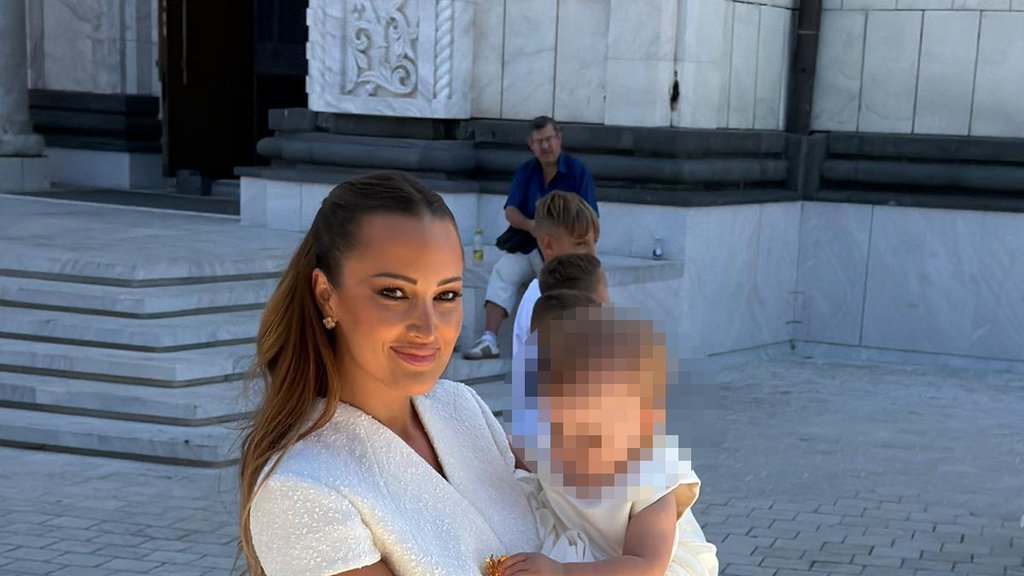 SVE JE PROTEKLO U NAJSTROŽOJ TAJNOSTI: Aleksandra Prijović i Filip Živojinović krstili ćerku Ariju u krugu porodice (FOTO) – krštenje ćerke Arije