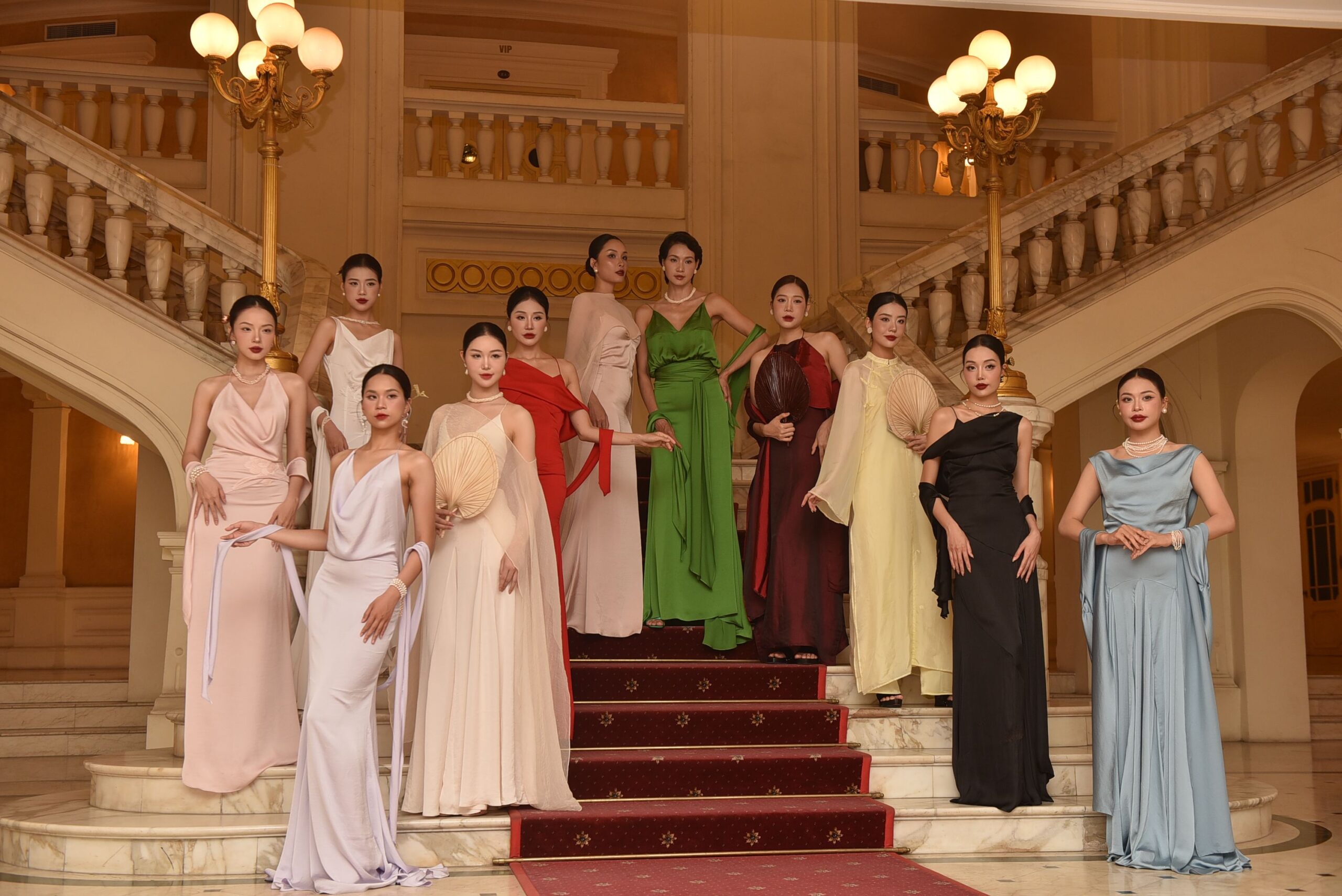 Amal Kluni oduševila modnim izborom na festivalu u Veneciji – Amal Kluni moda