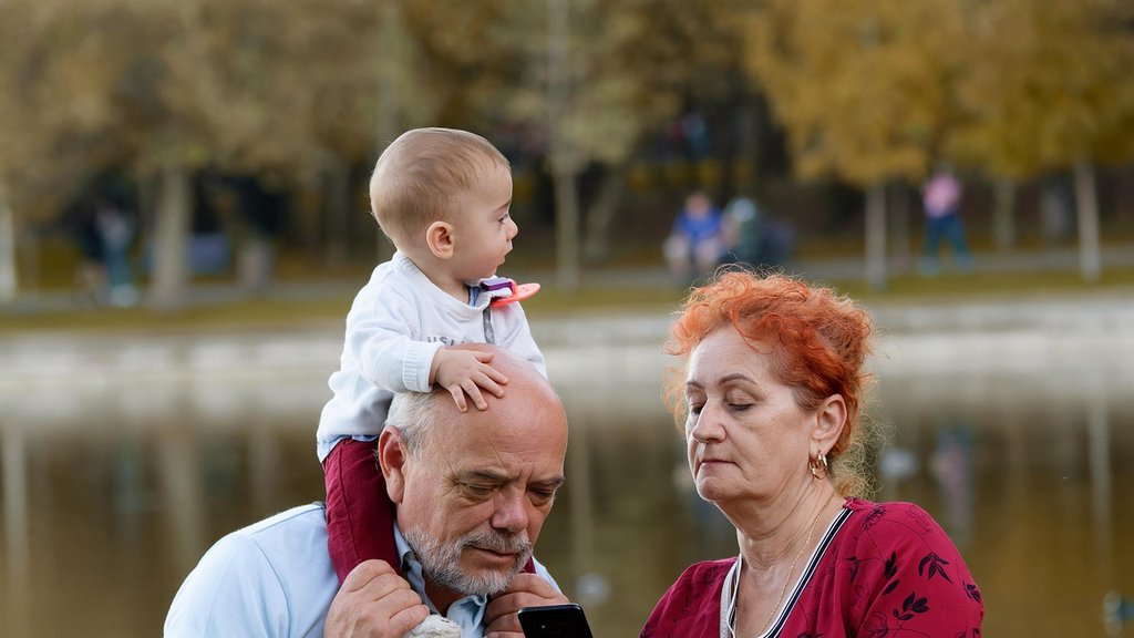 Broj starih osoba u svetu premašio broj dece, izveštaj Američkog biroa za popis