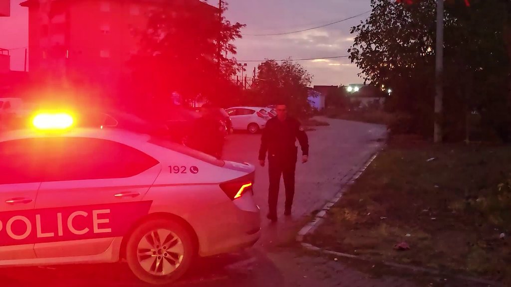 Muškarac izboden u Vitini: Napad nožem, jedan osumnjičeni u bekstvu – napad nožem u Vitini
