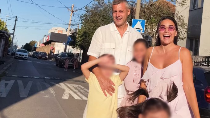 PORODIČNA SREĆA U PRVOM PLANU: Aleksandra i Bojan Vasković podelili retku porodičnu fotografiju povodom početka škole (FOTO)
