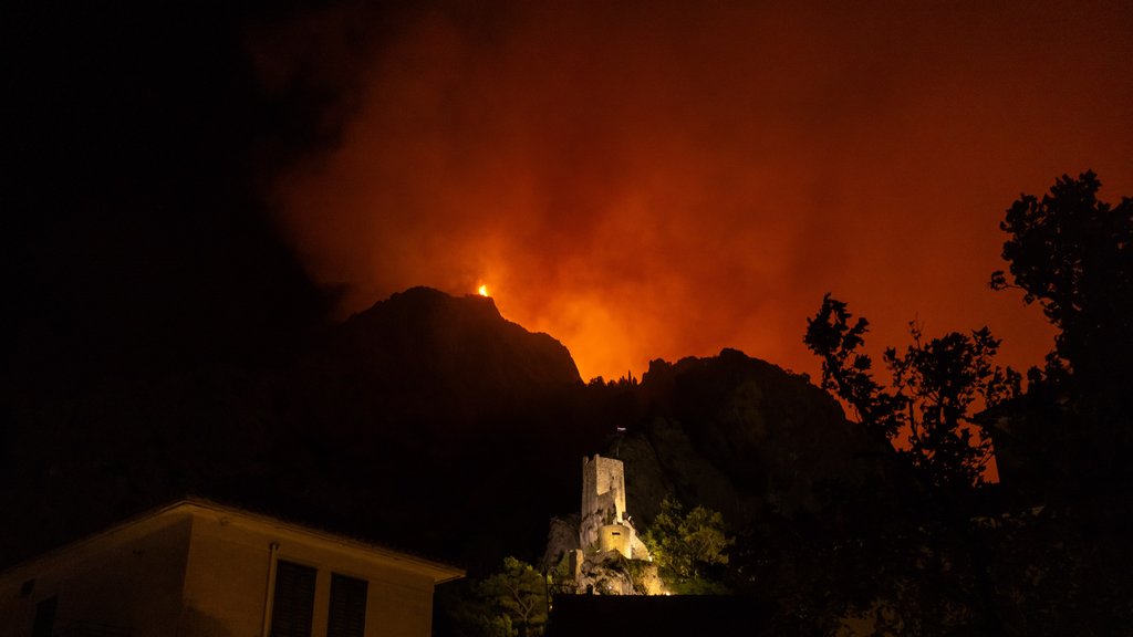 Požar u Petrinji: Pronađeno telo muškarca u blizini zapaljene zgrade