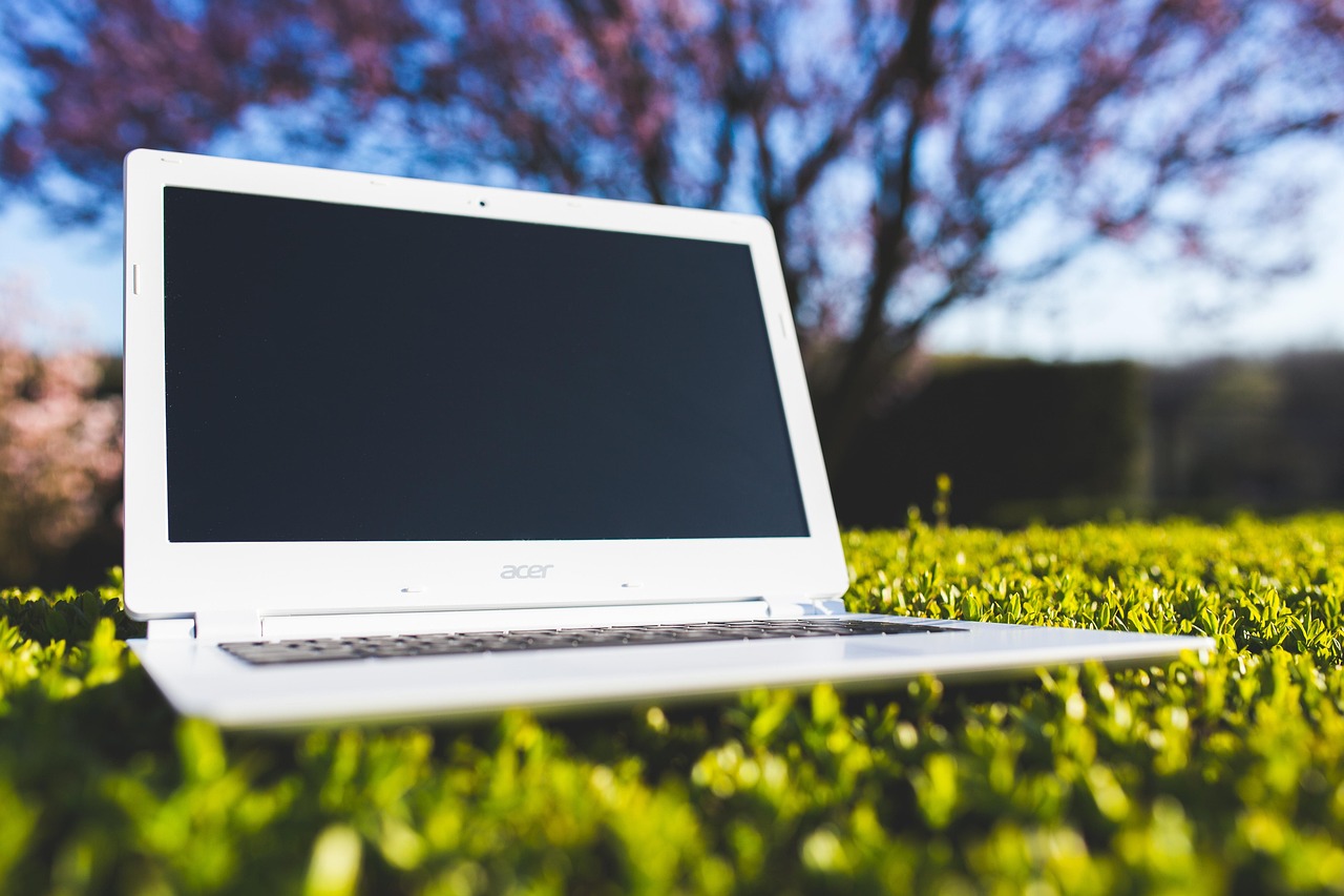 Acer Project DualPlay Mini menja oblik iz ručnog uređaja u mini laptop (VIDEO)