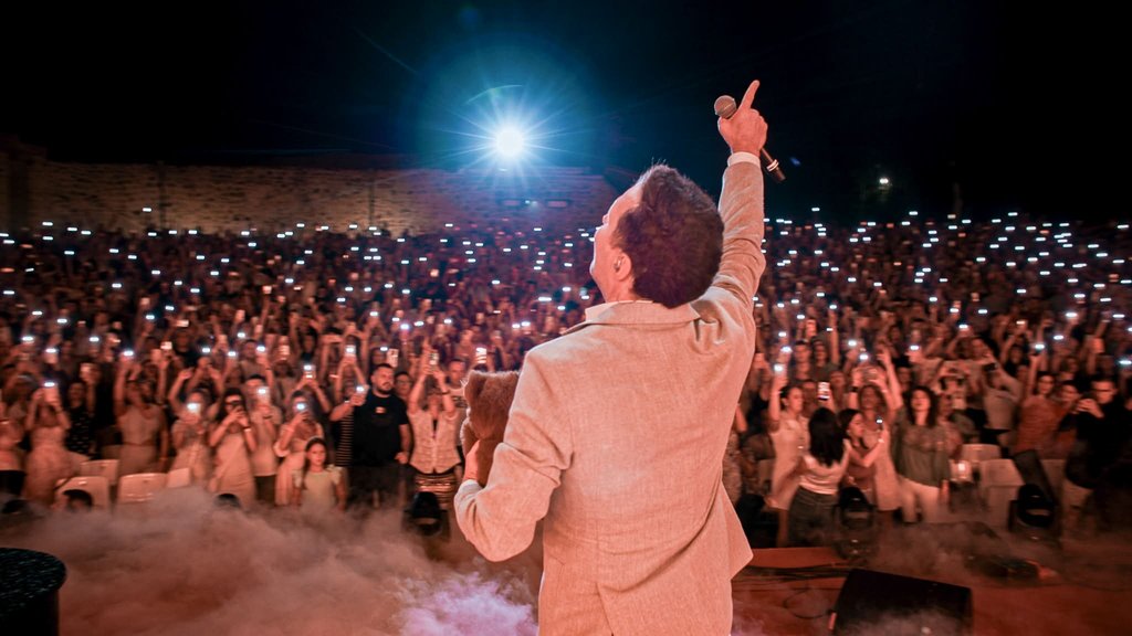 KAKVO VEČE U NIŠKOJ TVRĐAVI: Peđa Jovanović oduševio publiku spektakularnim koncertom (FOTO) – koncert Peđe Jovanovića