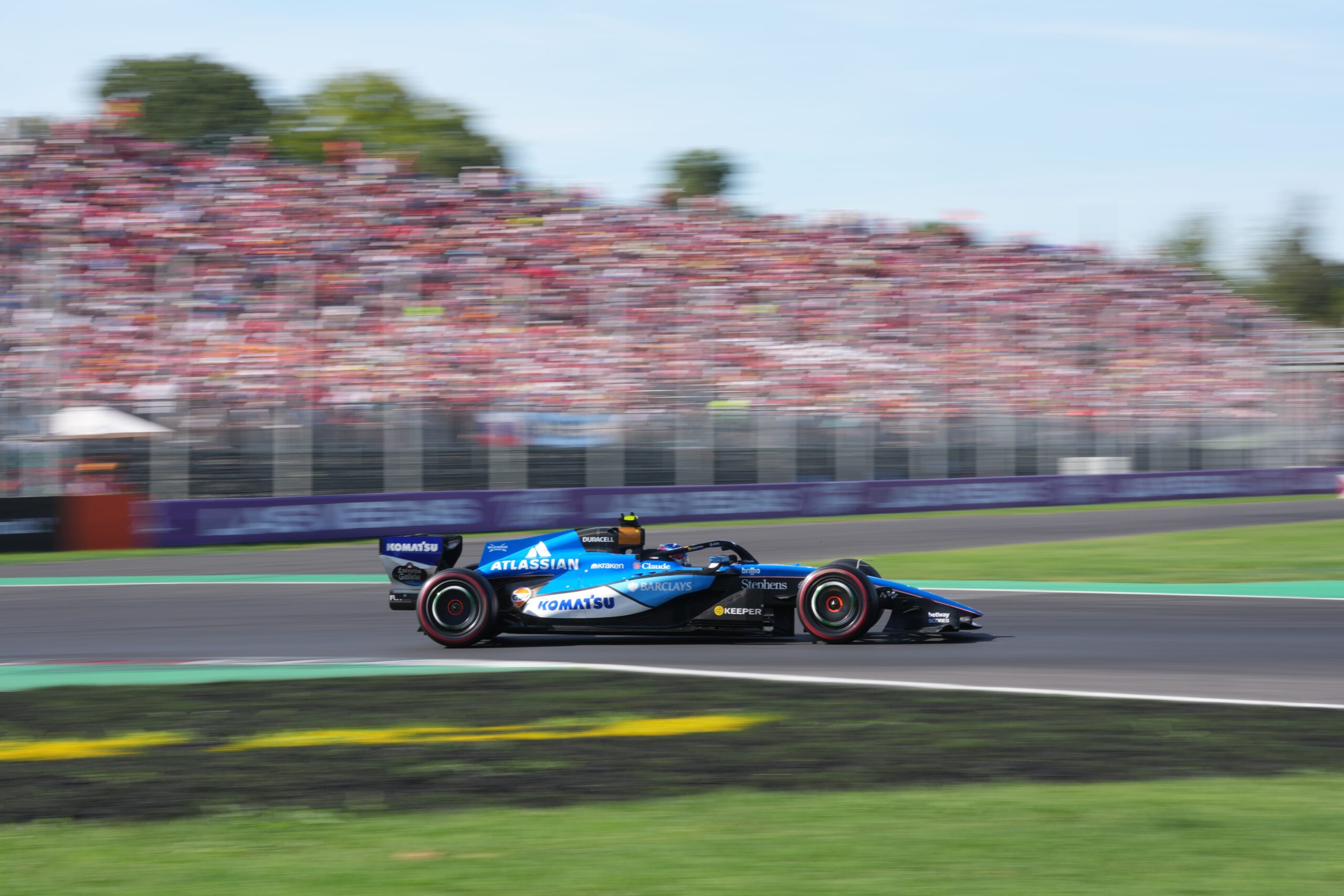 Karlos Sainc i Fernando Alonso napreduju na startu trke u Monci zbog kazni konkurencije