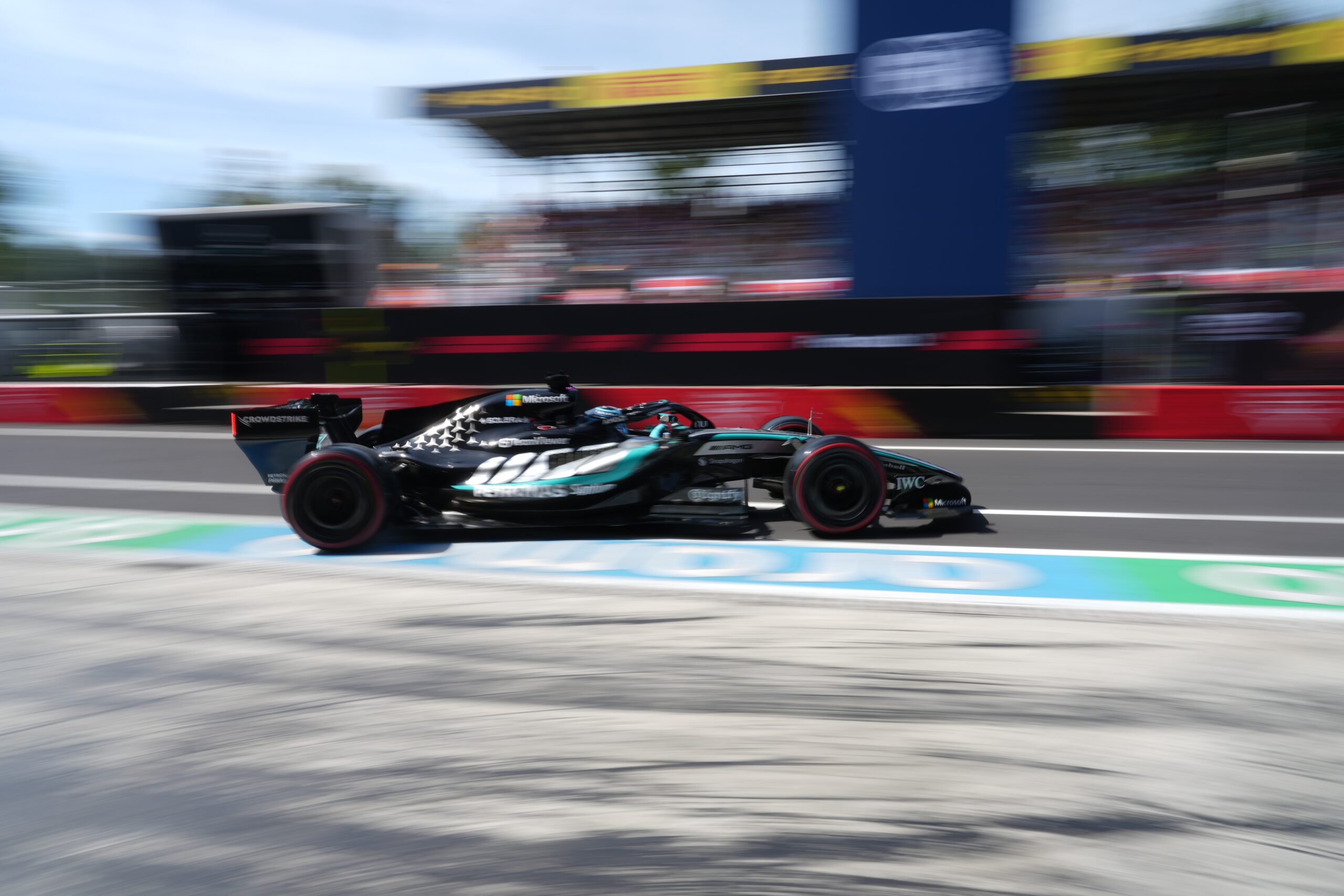 Mercedes dominira u Monci, Verstappen izaziva incident, Aston Martin nevidljiv