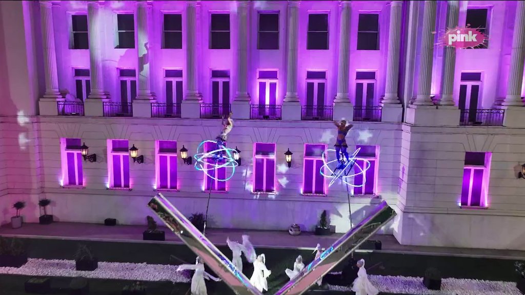 NEVEROVATNA ENERGIJA NA SCENI: Plesači izveli zahtevnu koreografiju uz spektakularne efekte (VIDEO) – spektakularna plesna tačka