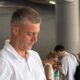 BOJAN VASKOVIĆ U NEOBIČNOJ SITUACIJI NA AERODROMU: Pevač iz Lexington benda privukao pažnju stajlingom i vožnjom autobusom (FOTO) – Bojan Vasković na aerodromu