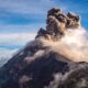 Erupcija vulkana u Indoneziji obustavila letove na glavnom aerodromu