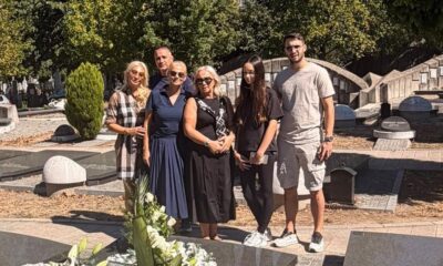 GODINE PROLAZE, USPOMENE OSTAJU: Porodica i prijatelji odali počast Šabanu Šauliću na groblju (FOTO) – sećanje na Šabana Šaulića