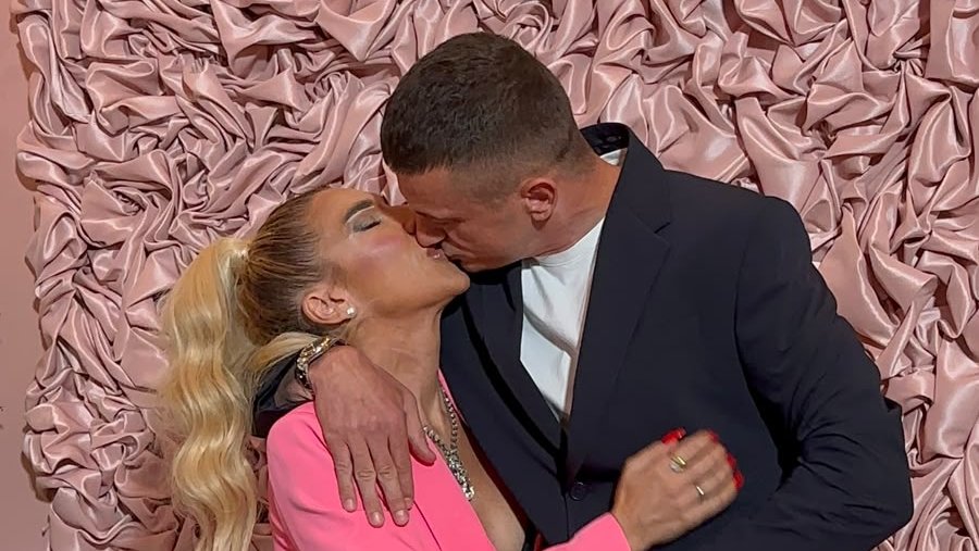 JOVANA JEREMIĆ U CENTRU PAŽNJE: Voditeljka stigla na rođendan kod Karleušine dece sa verenikom Milošem (FOTO) (VIDEO) – Jovana Jeremić na rođendanu