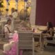 MODNI DETALJI IZAZVALI SMEH U BELOJ KUĆI: Uroš Stanić doživeo kritike zbog frizure i Snupijevog ponašanja (VIDEO) – modni detalji u Beloj kući