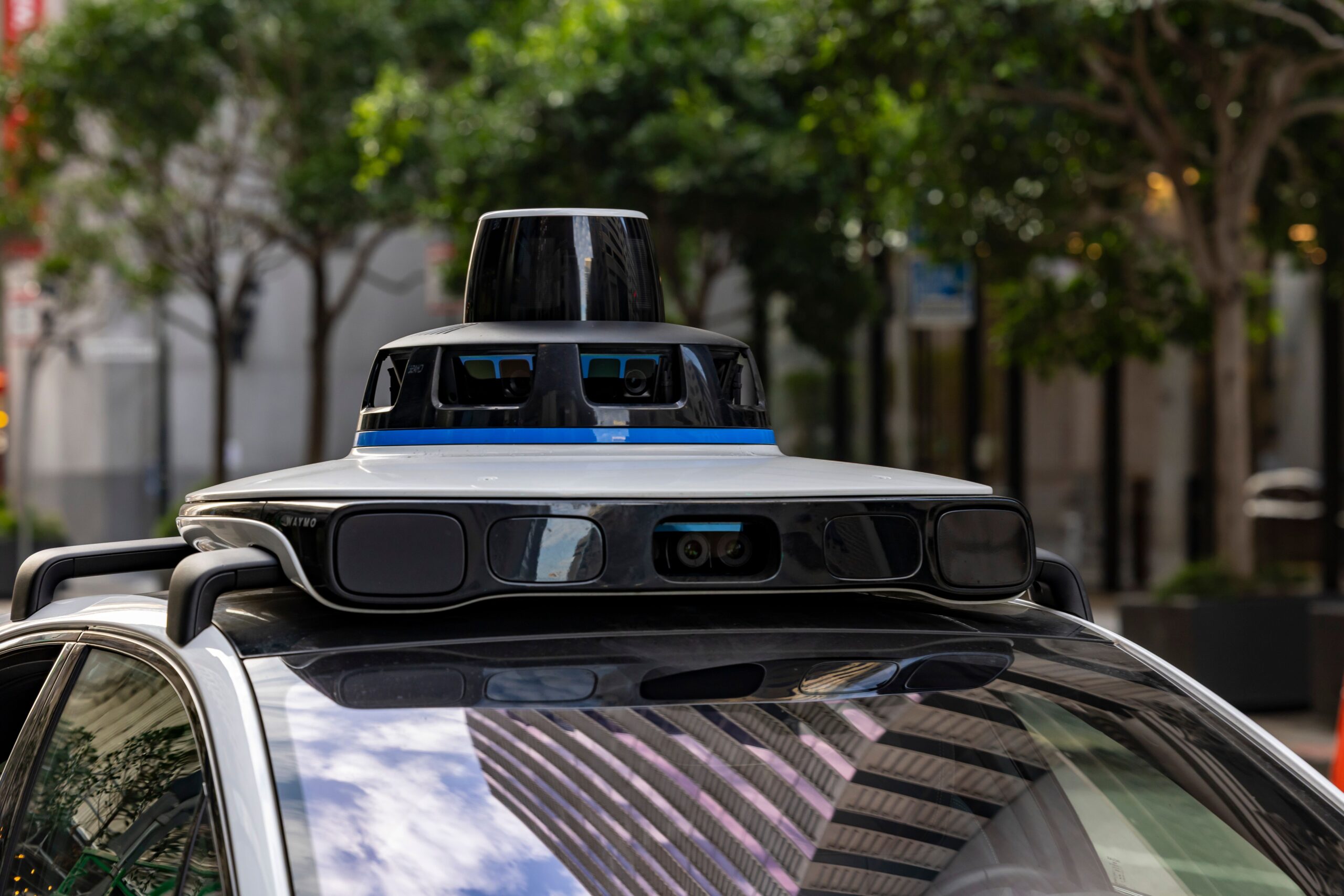 Uber robotaksi stigli na ulice Londona, ali sa ljudima za volanom – Uber robotaksi u Londonu