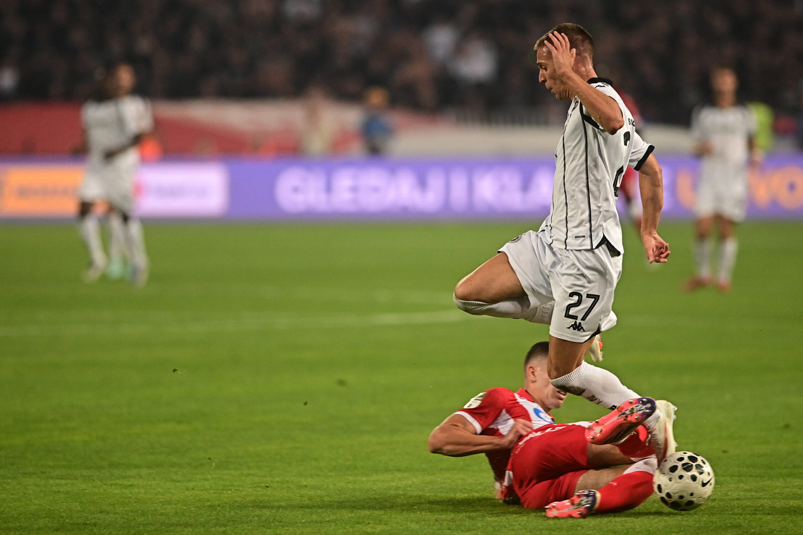 VAR zaustavio večiti derbi zbog penala za Crvenu zvezdu: Ključni trenutak iz 23. minuta – VAR prekinuo derbi