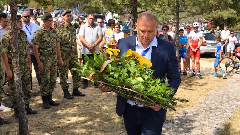 Vladimir Kuvalja položio cveće na Divčibarama, odana počast stradalim vojnicima