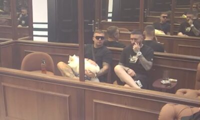 KARIĆEV ODNOS SA ANĐELOM IZAZVAO PAŽNJU: Snupi proveo vreme u društvu Stefana tokom razgovora u pušionici (VIDEO) – odnos Karića i Anđele