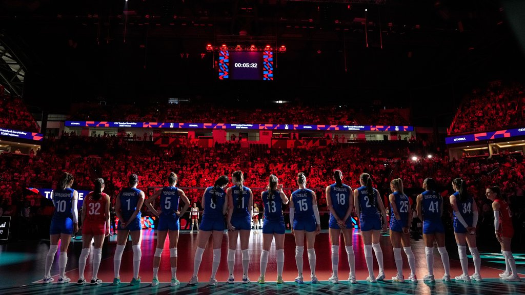 Neobična scena na dodeli medalja: Turci zviždali Zoranu Terziću, odbojkašice Srbije ga branile aplauzom – dodela medalja Srbija Turska