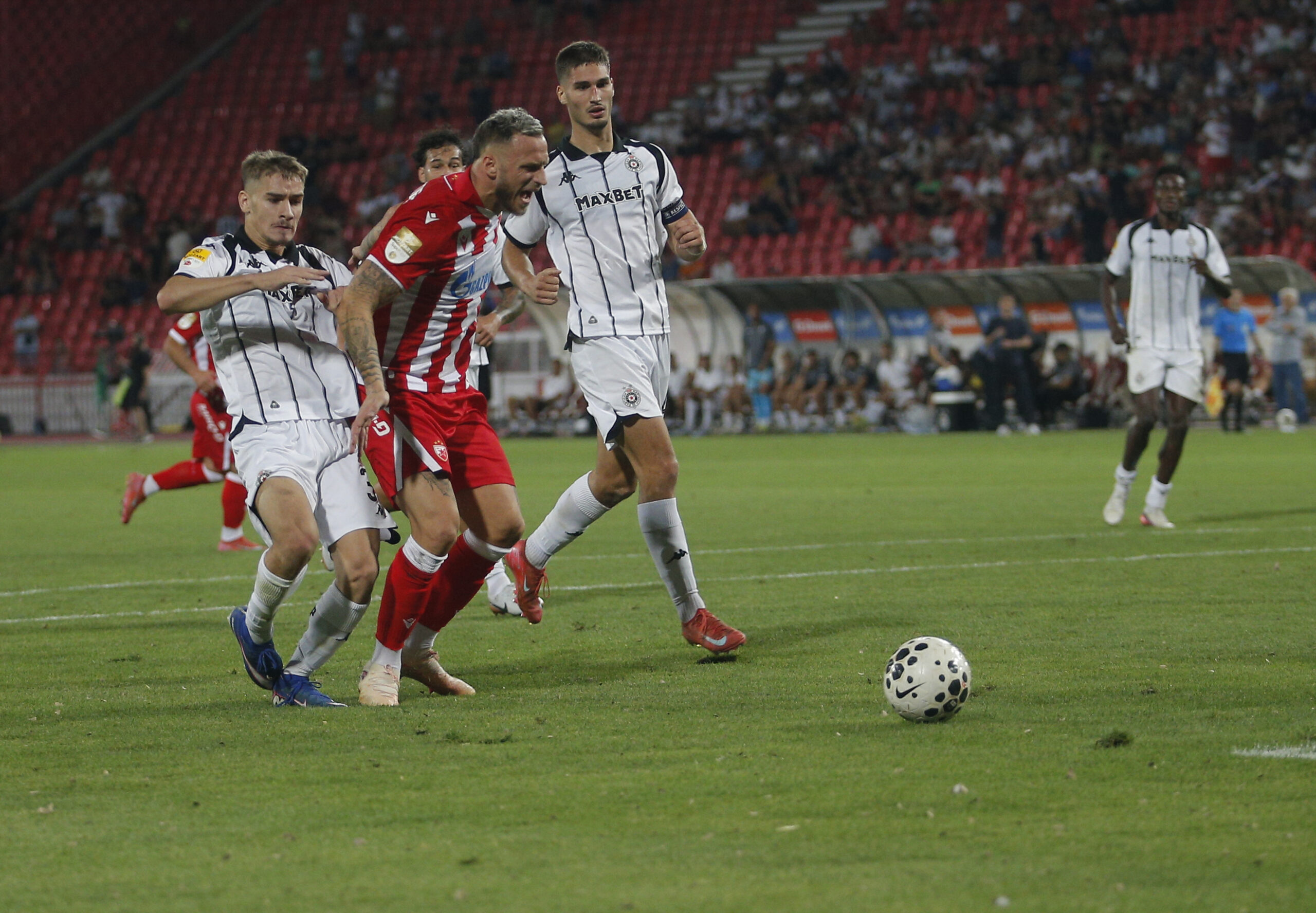 Partizan traži strane sudije za derbi: Zvanično nezadovoljstvo zbog Minakovića, Borovića i Markovića