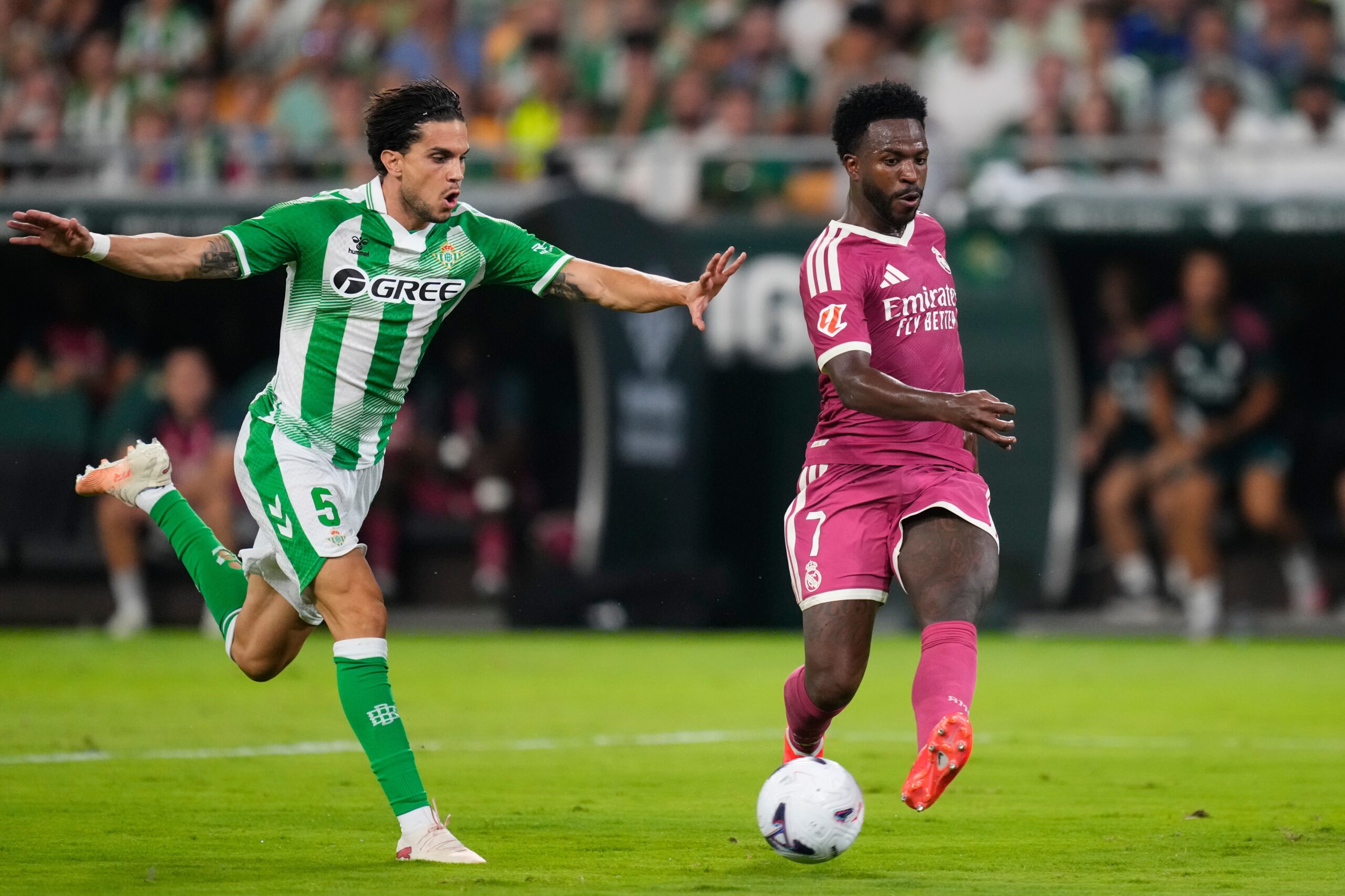 Vinisijus dobio žuti karton posle meča: Murinjo ljut zbog tretmana kapitena Real Madrida – Vinisijus Žunior Real Madrid Betis