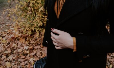 Burgundy džemper sa kratkim rukavima hit za jesenje modne kombinacije