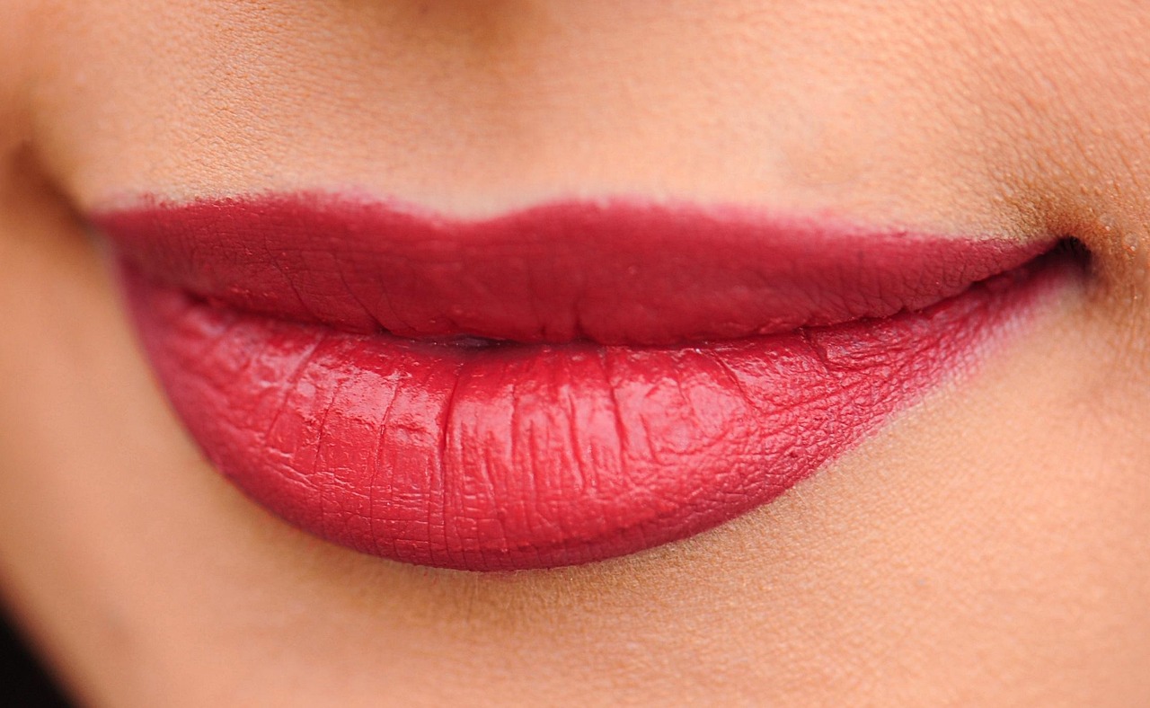 Ključni makeup trendovi za jesen: Nijanse, teksture i tehnike – makeup trendovi jesen