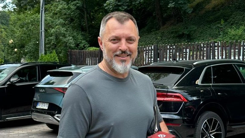 NENAD MANOJLOVIĆ KREĆE NOVIM PUTEM: Pevač posle decenije pauze otvara Jutjub kanal i najavljuje prvi album (FOTO) – Nenad Manojlović novi album
