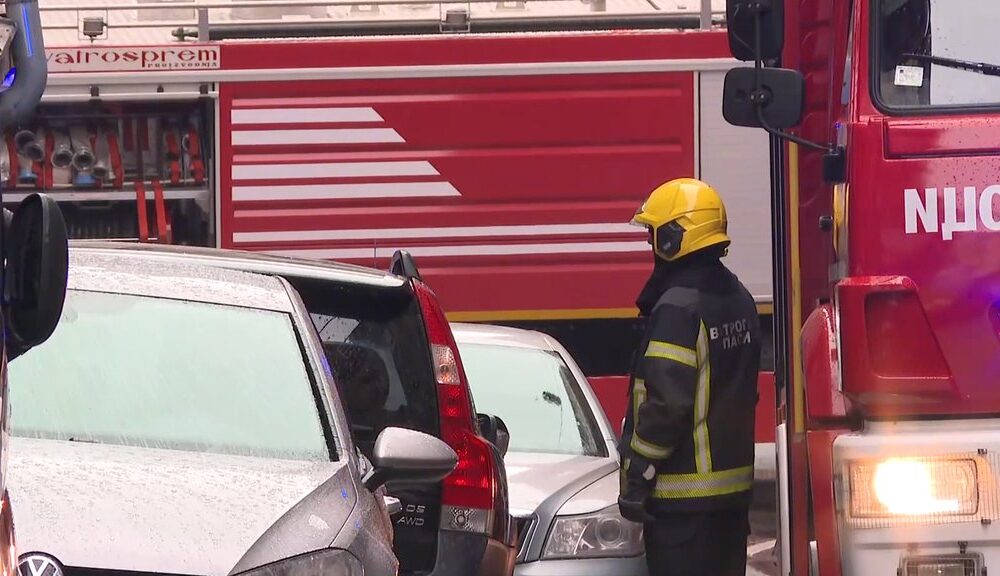 Požar blizu škole u Zrenjaninu: Brza reakcija vatrogasaca sprečila širenje – požar u blizini škole u Zrenjaninu