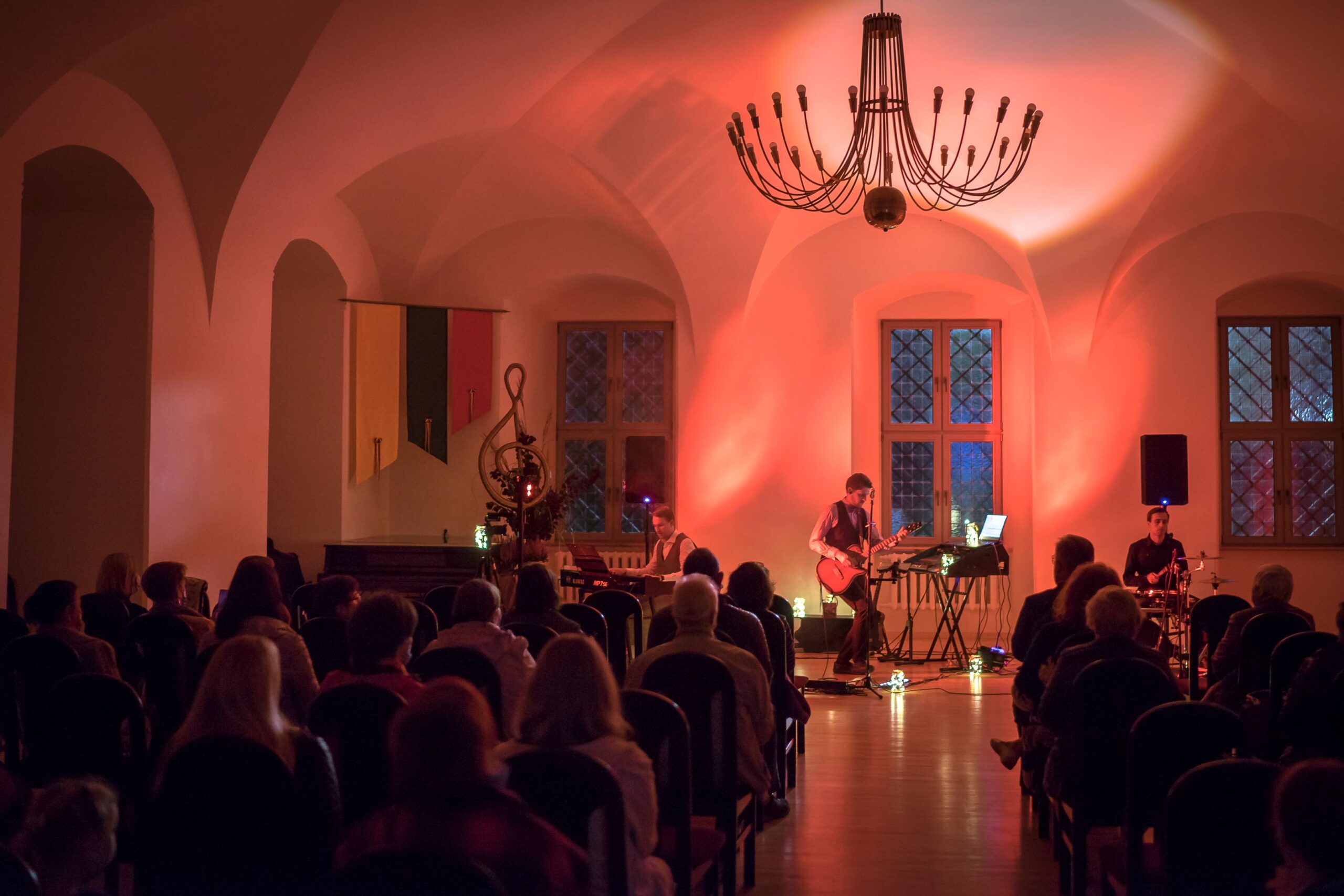 E-Play priprema koncert sa mladim muzičarima u klubu SOKOJ-a – E-Play koncert SOKOJ